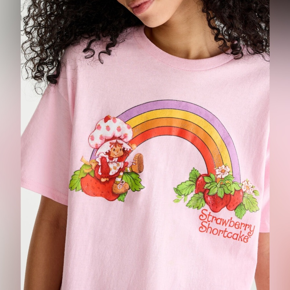 STRAWBERRY SHORTCAKE BOYFRIEND GRAPHIC TEE SIZE MEDIUM NWT AEROPOSTALE
